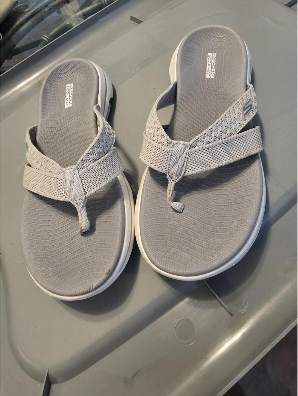SKECHERS WOMEN'S ON THE GO FLIP FLOP~GRAY, (8)